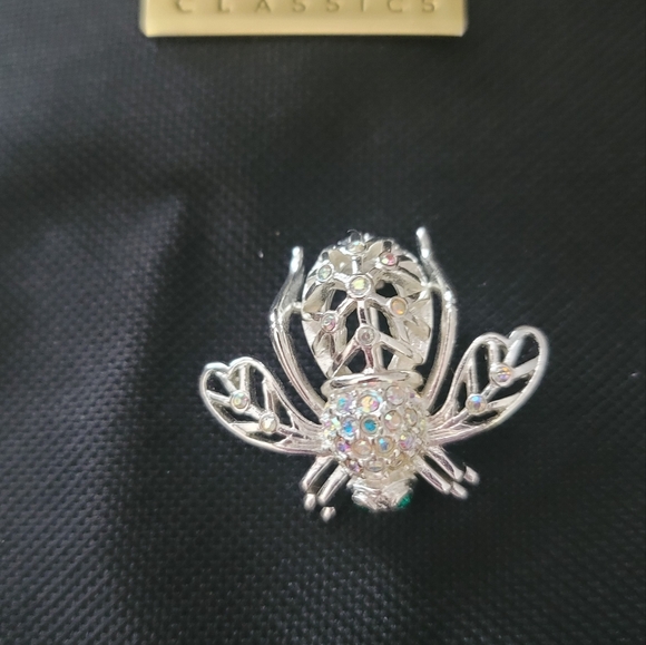 Joan Rivers Brooch - Picture 6 of 6